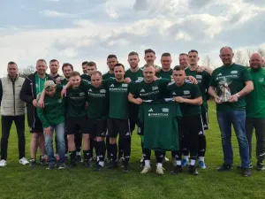 Unsere Männermannschaft freut sich über einen neuen Trikotsatz ☺️